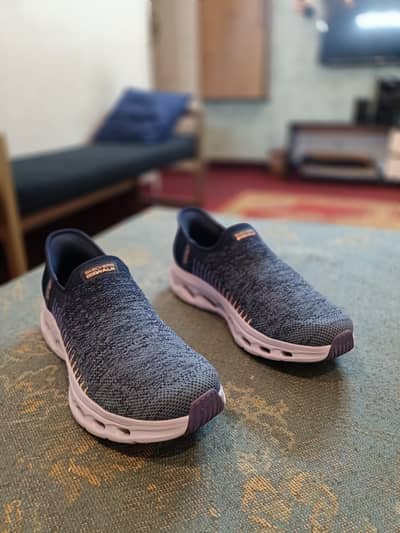 Skecher slip in