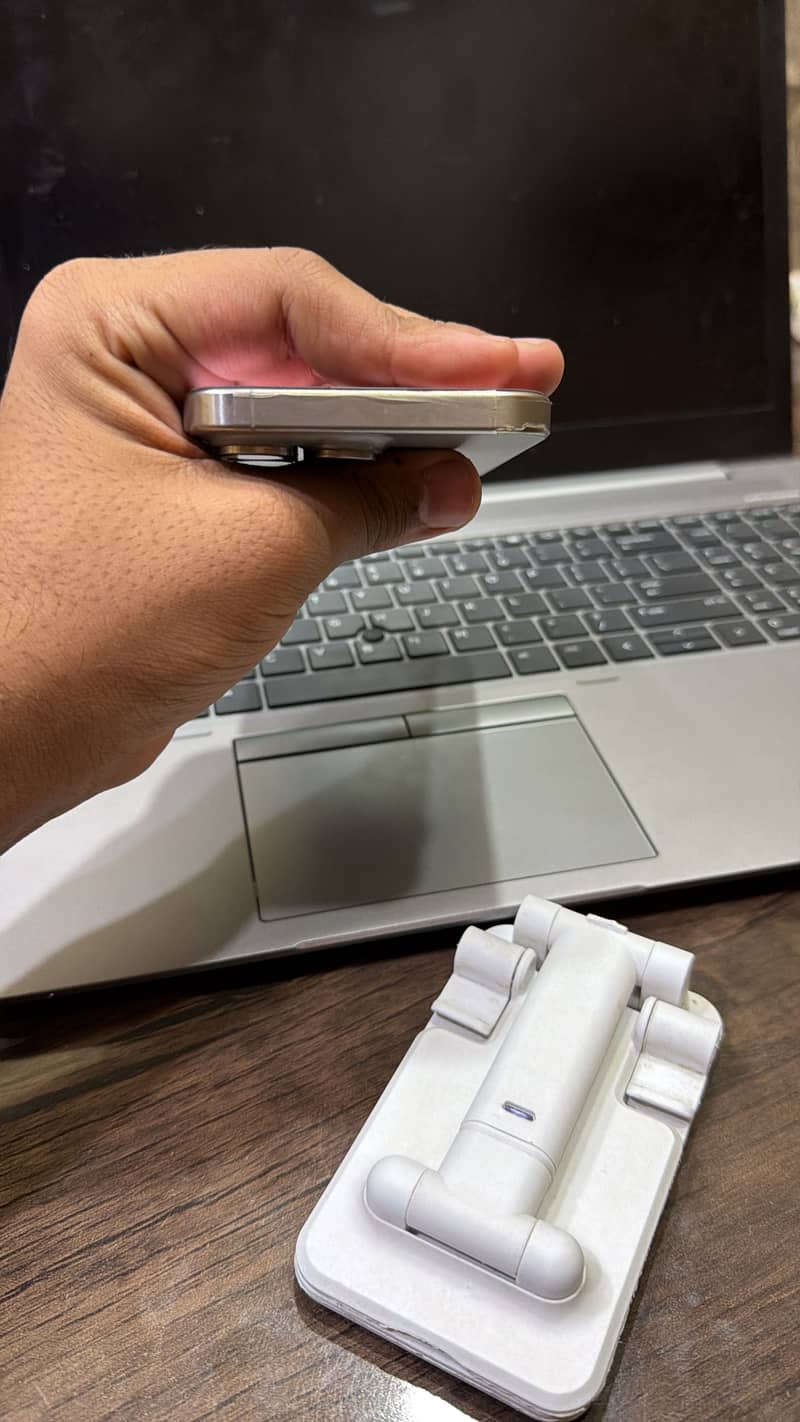 Apple iPhone 15 Pro Max 2