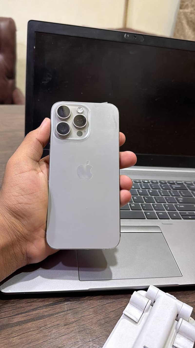 Apple iPhone 15 Pro Max 3