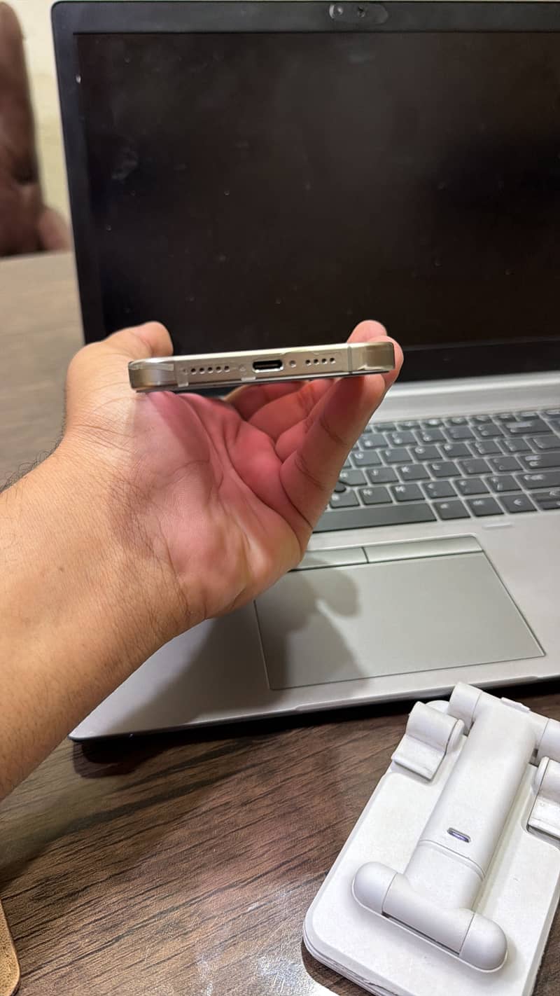 Apple iPhone 15 Pro Max 4