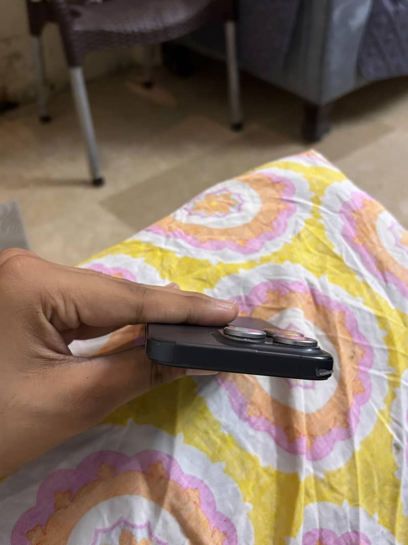 Apple iPhone 15 Pro 3