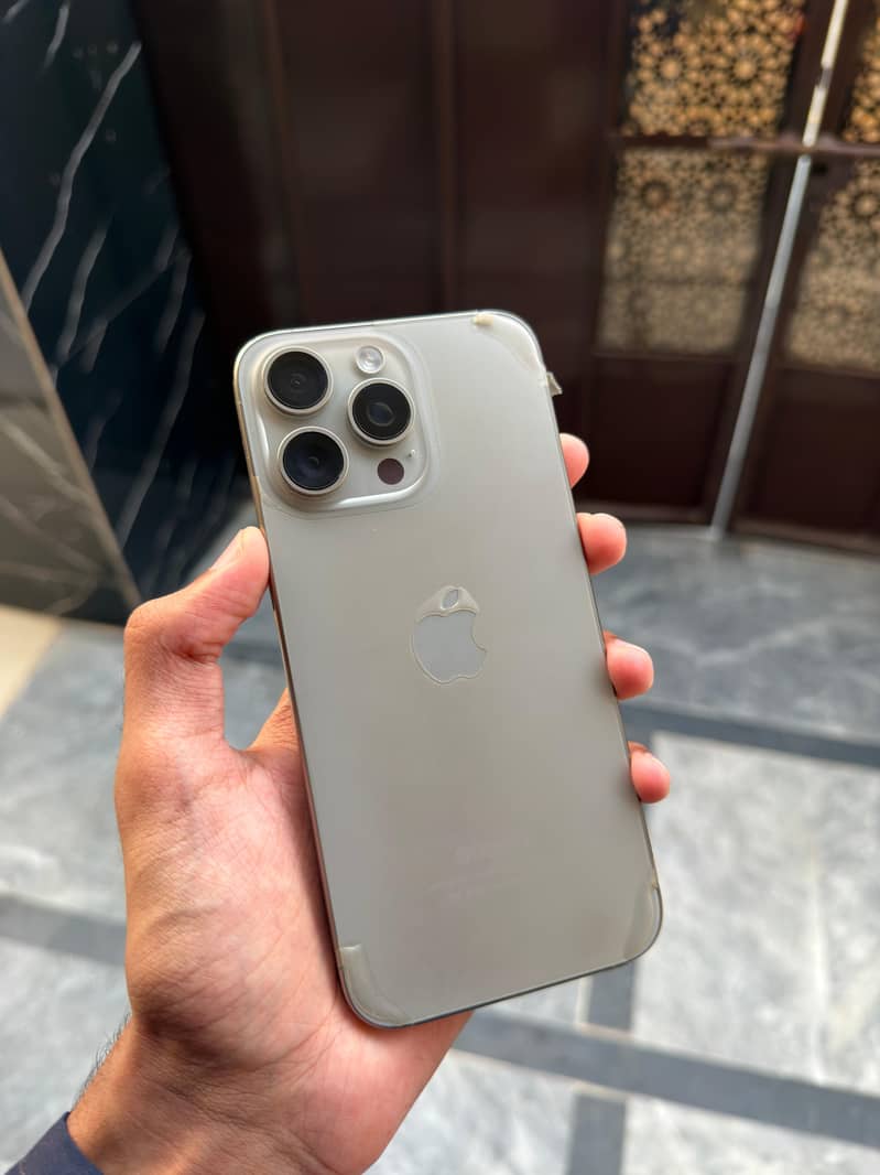 Apple iPhone 15 Pro Max 1