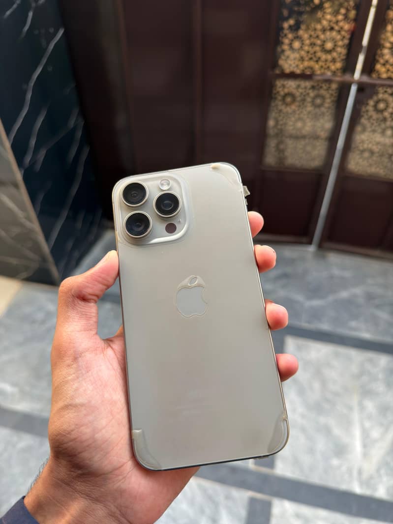 Apple iPhone 15 Pro Max 2
