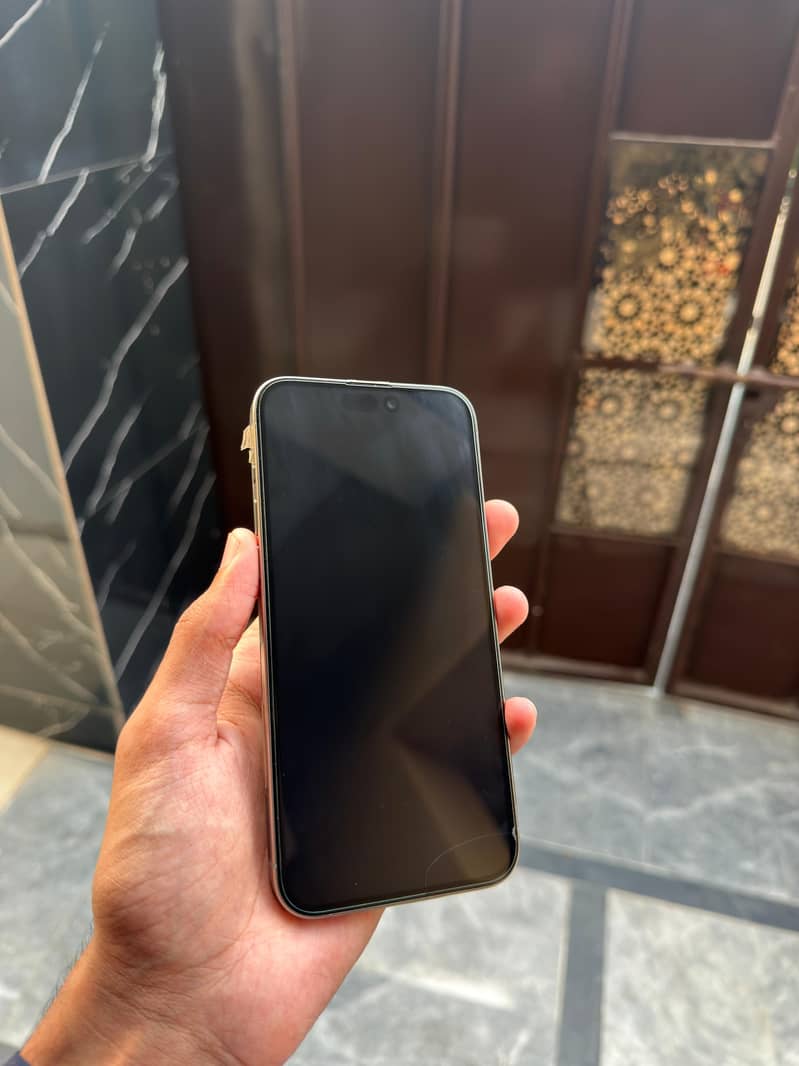 Apple iPhone 15 Pro Max 3