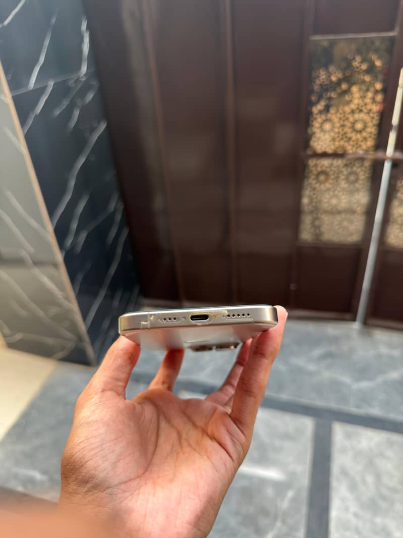 Apple iPhone 15 Pro Max 6