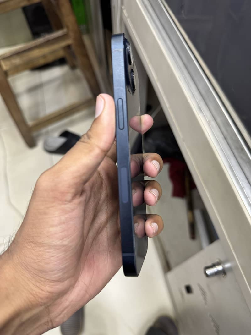 Apple iPhone 13 2