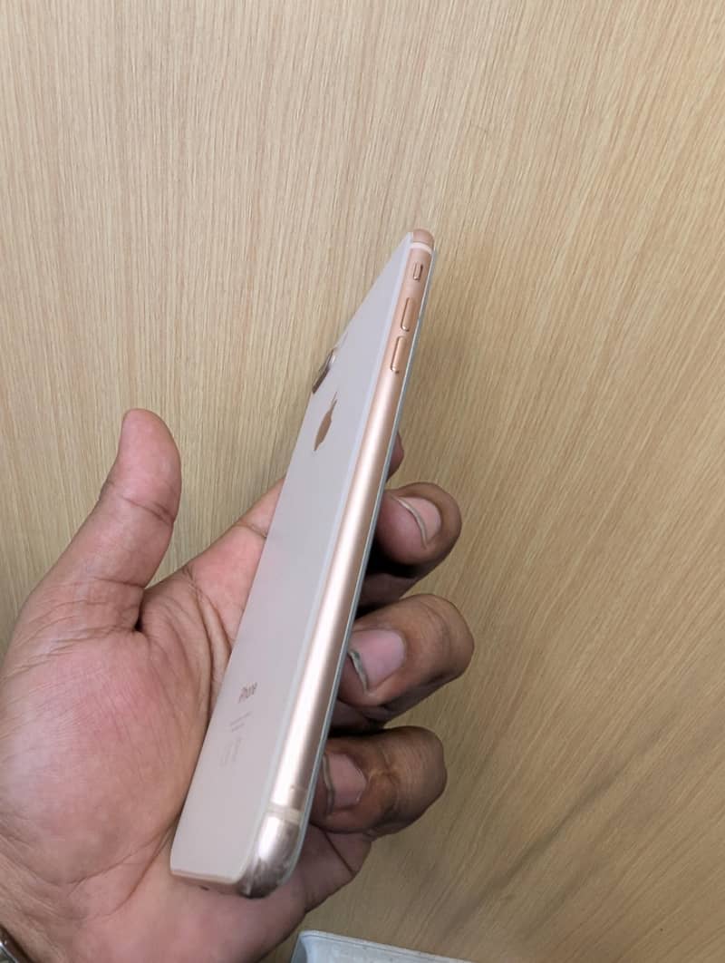 Apple iPhone 8 Plus 0
