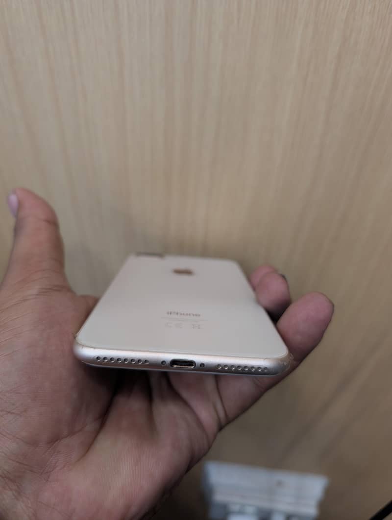 Apple iPhone 8 Plus 1