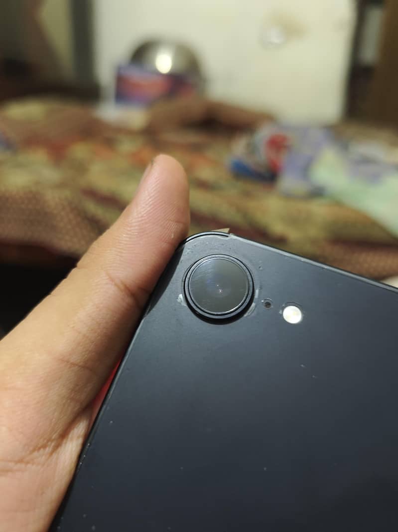 Apple iPhone 16e 1