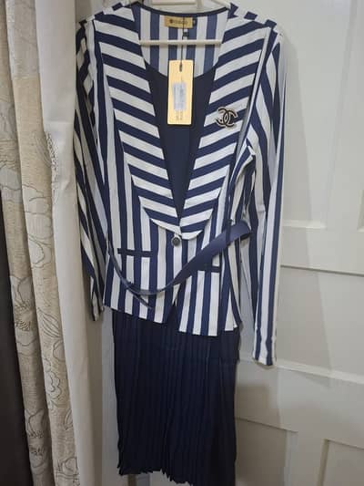New Ladies Suit – Large Size for sale
