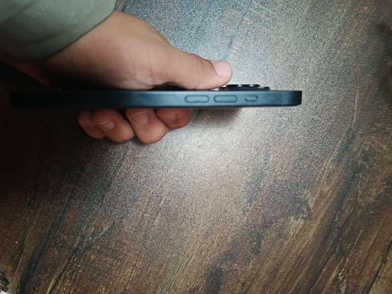 Apple iPhone 14 3