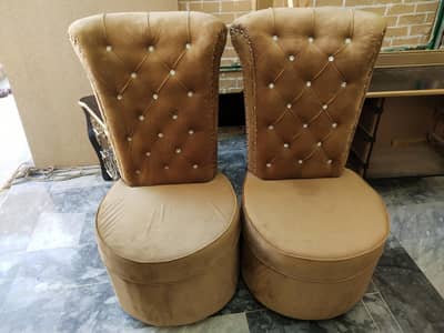 2 chairs, 5 seater sofa set with 3 tables