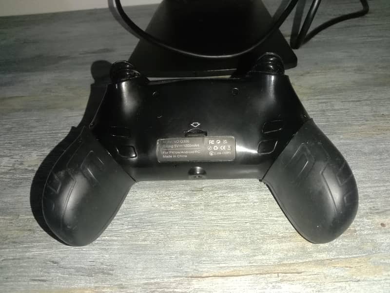 PS4 1TB WITH ADDITIONAL ITEMS 2