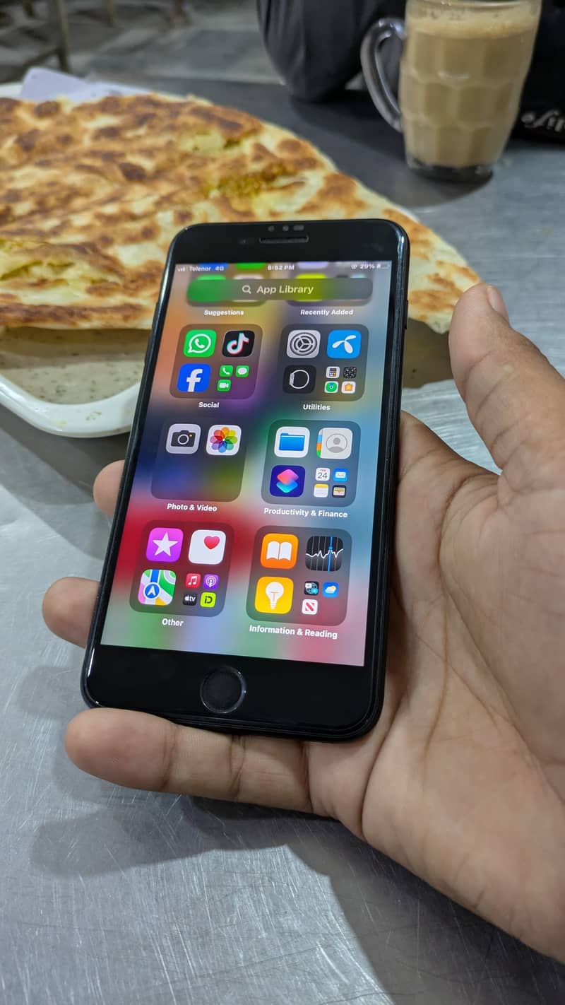 Apple iPhone 7 Plus 1