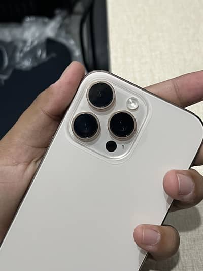 Apple iPhone 16 Pro Max