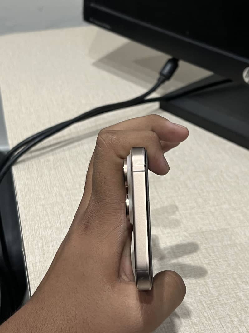 Apple iPhone 16 Pro Max 3