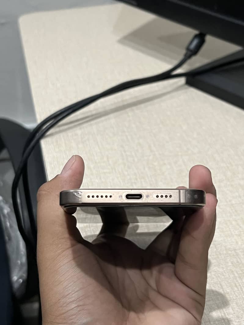 Apple iPhone 16 Pro Max 5