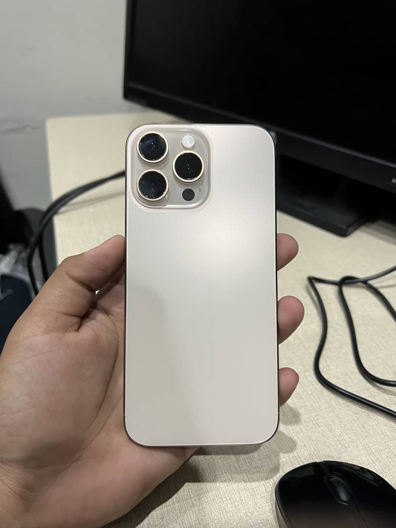 Apple iPhone 16 Pro Max 6