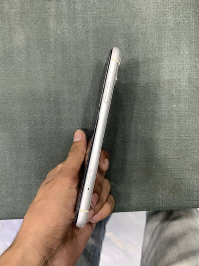 Apple iPhone 11 || 128 Gb || Factory Unlock || 5 Months Sim Time