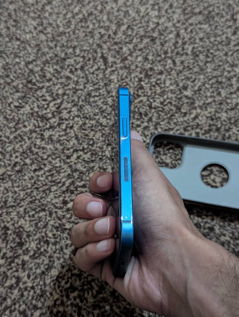 Apple iPhone 13 mini 8