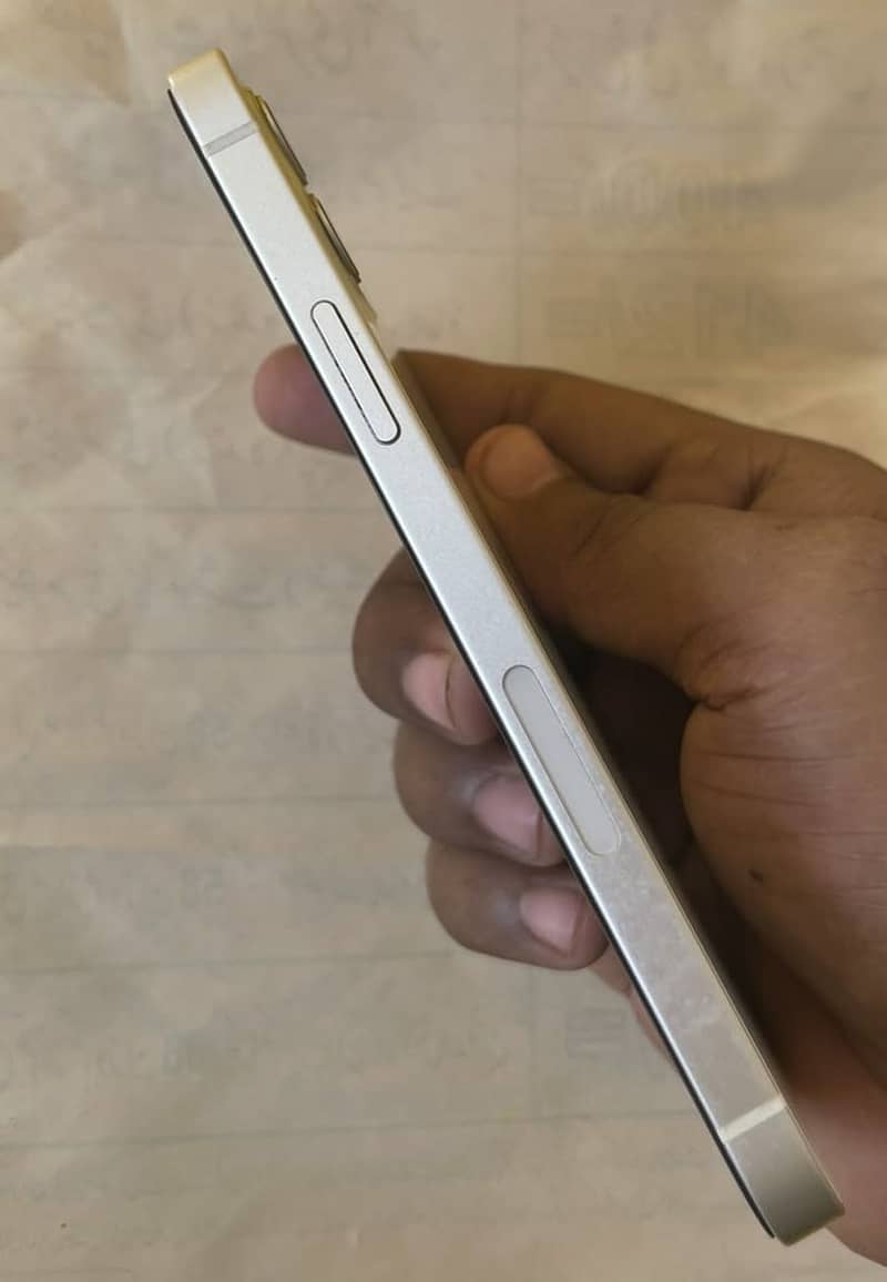 Apple iPhone 12 4