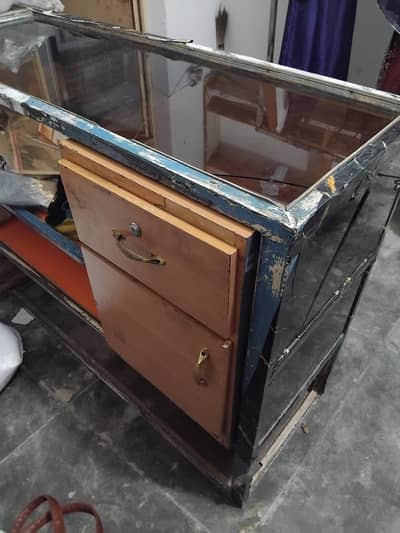L shaped counter