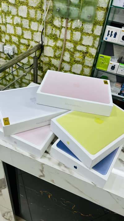 Apple Macbook Neo 13" Display 8/256 New