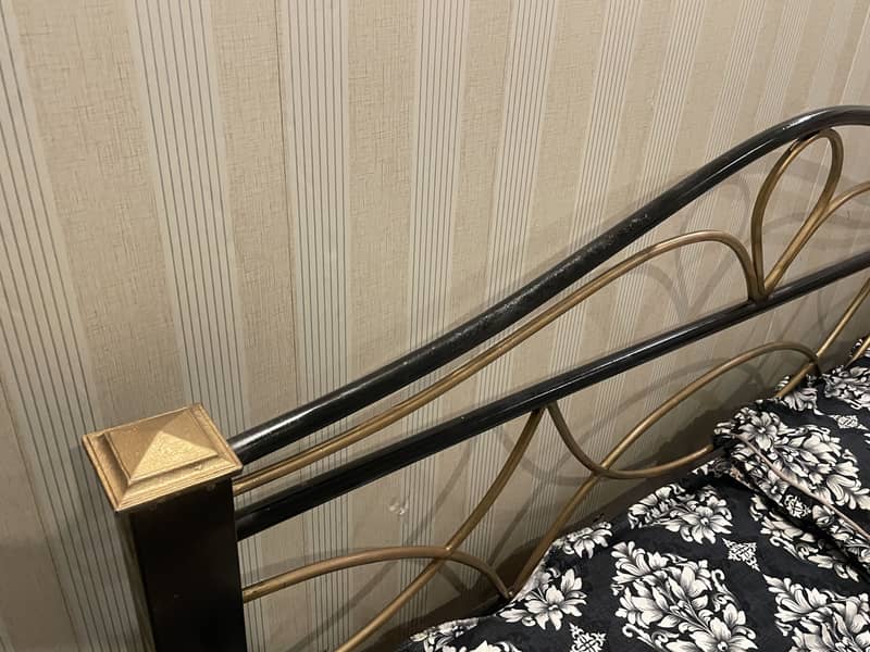 Iron bed set 0