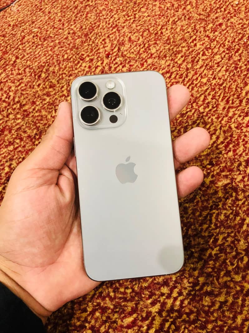 Apple iPhone 15 Pro Max 2