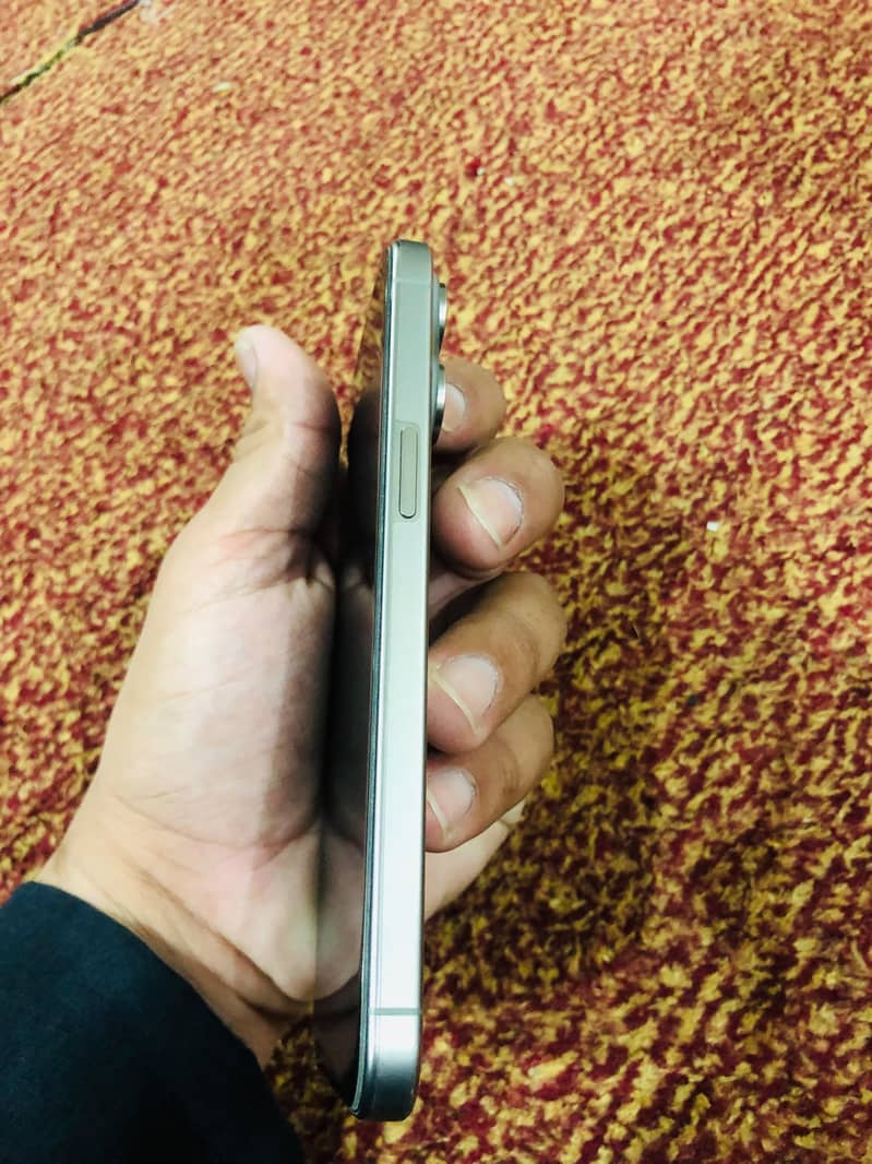 Apple iPhone 15 Pro Max 3