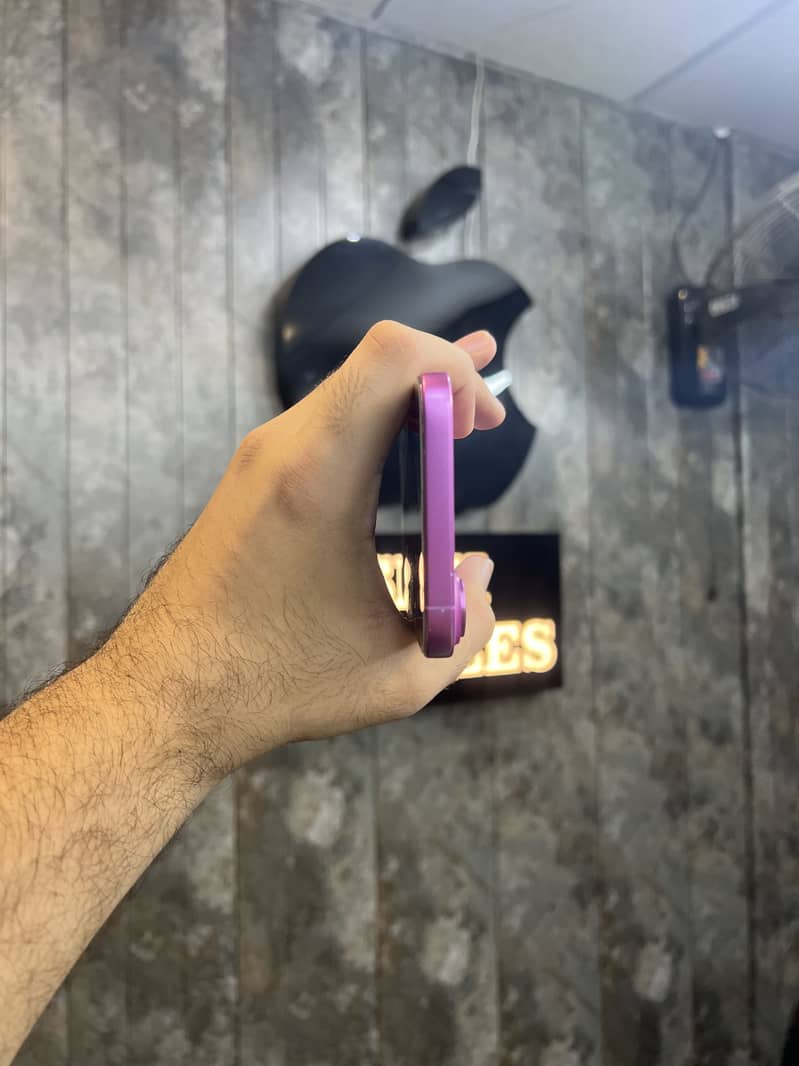 iPhone 16 Plus 6