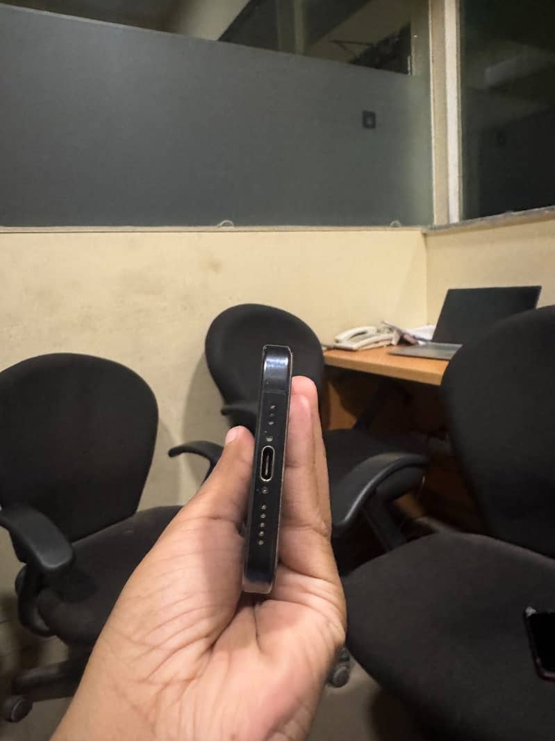 Apple iPhone 15 Pro 4