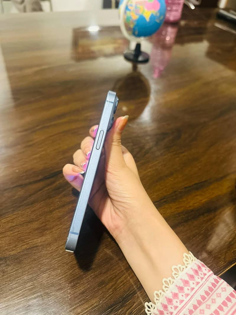 Apple iPhone 14 3