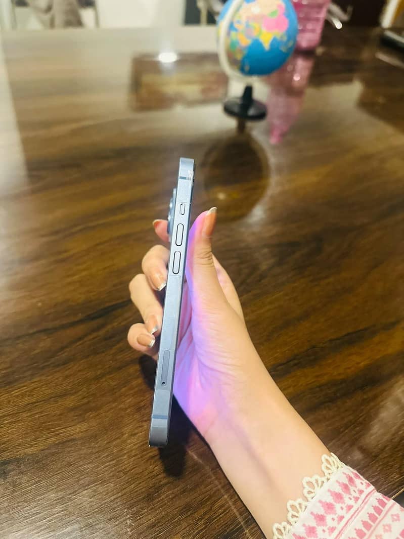 Apple iPhone 14 4
