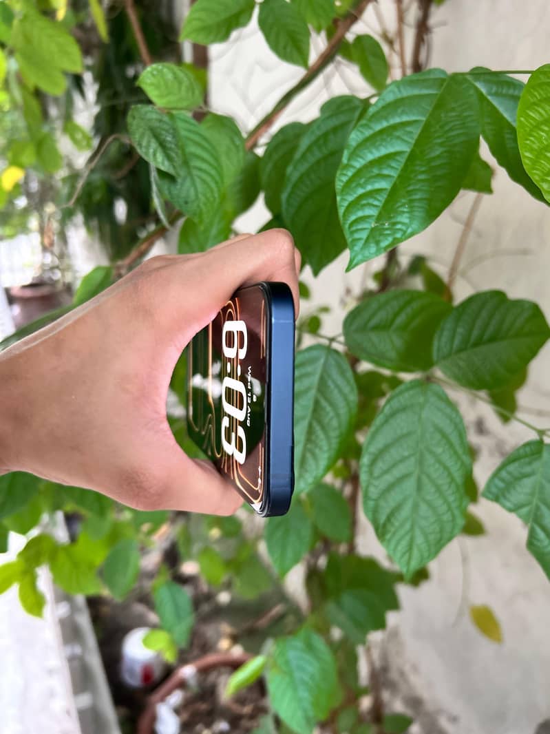 Apple iPhone 13 4