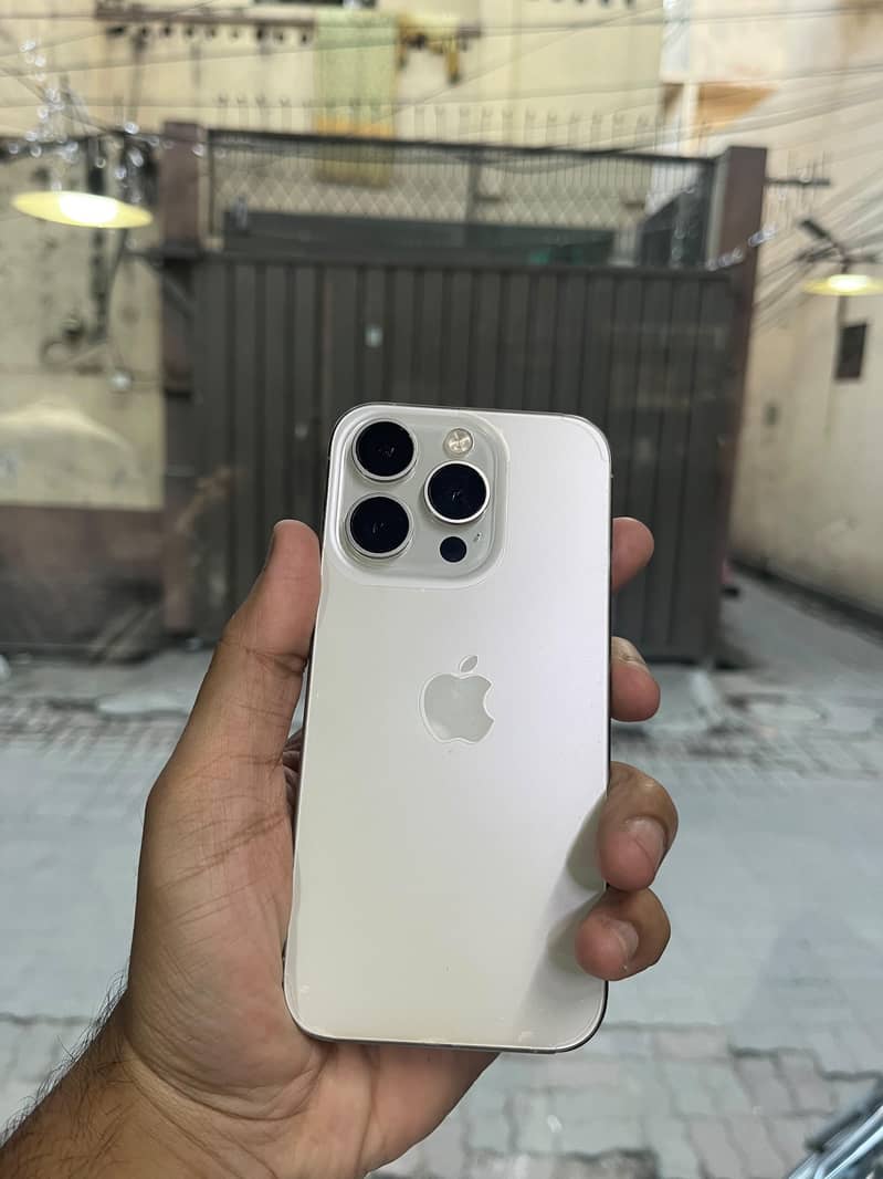 Apple iPhone 15 Pro 0