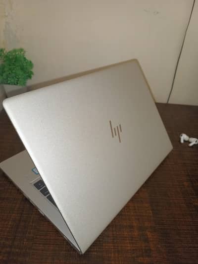 HP elitebook  830 G5 8th generation