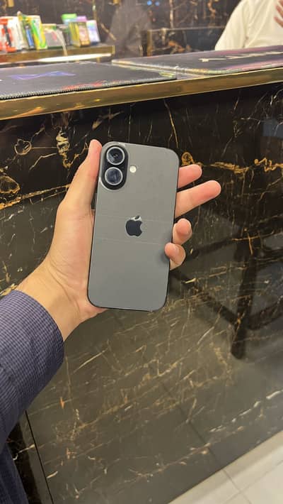 Apple iPhone 16