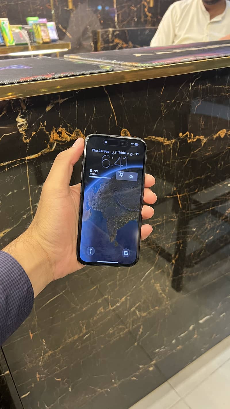 Apple iPhone 16 2