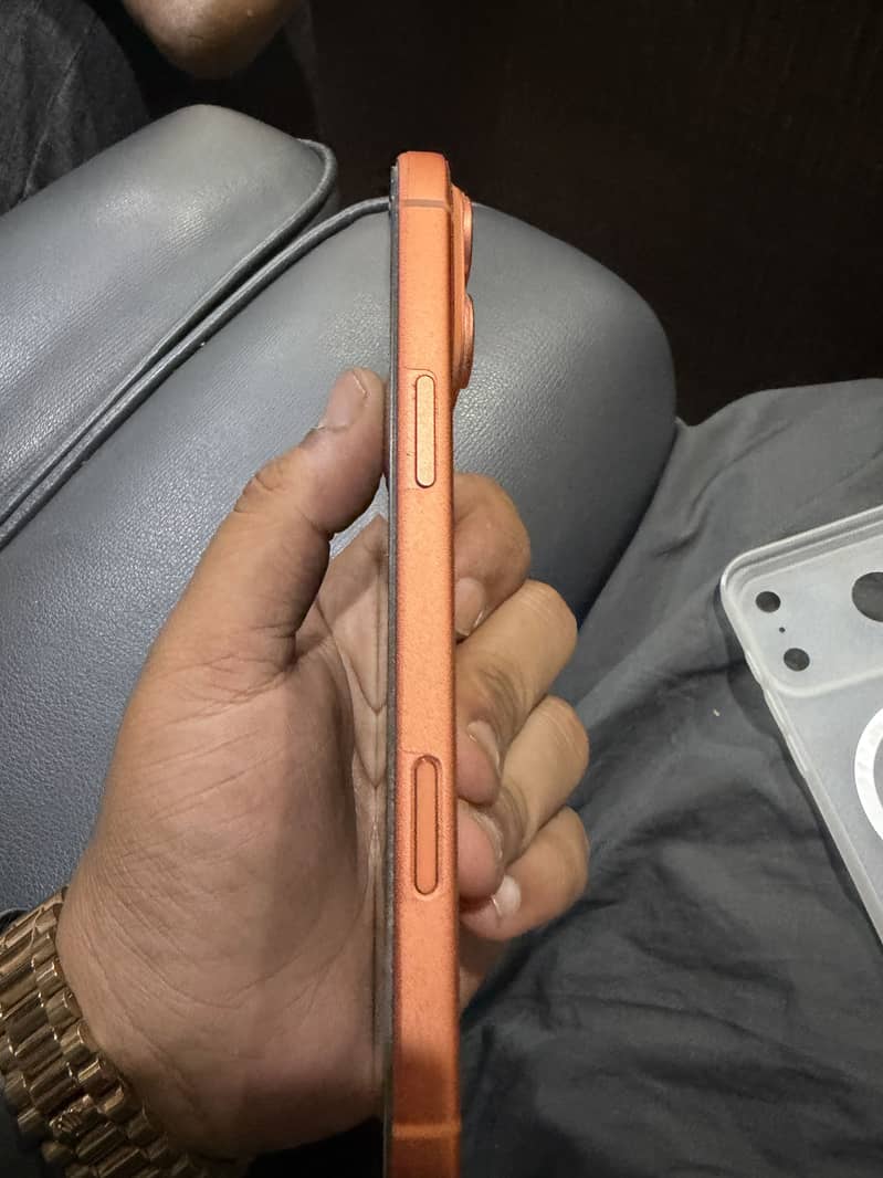 Apple iPhone 17 Pro Max 4