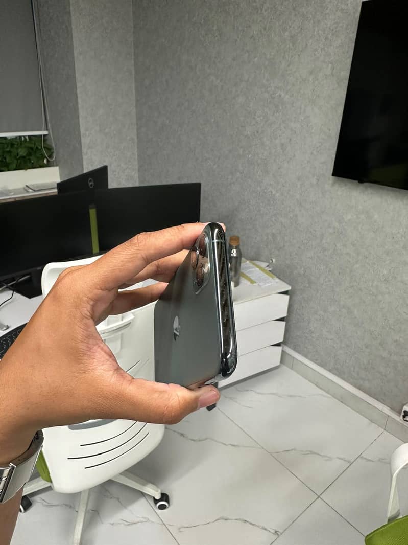 Apple iPhone 11 Pro Max 1