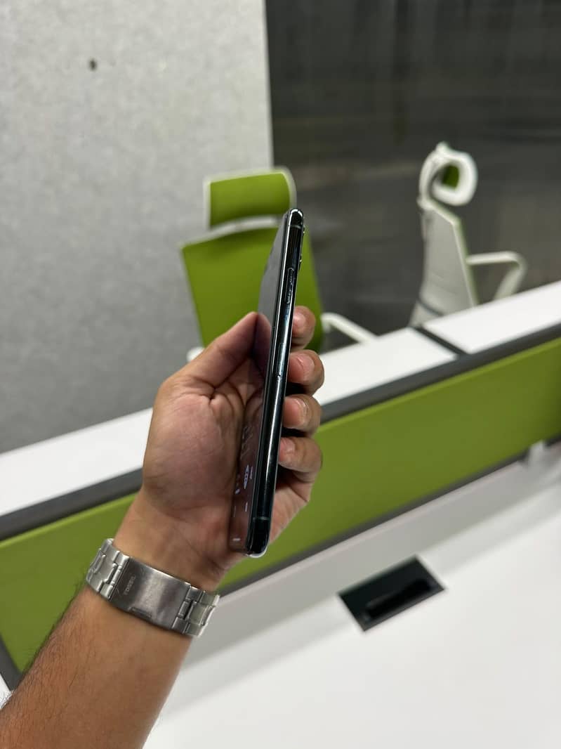Apple iPhone 11 Pro Max 6