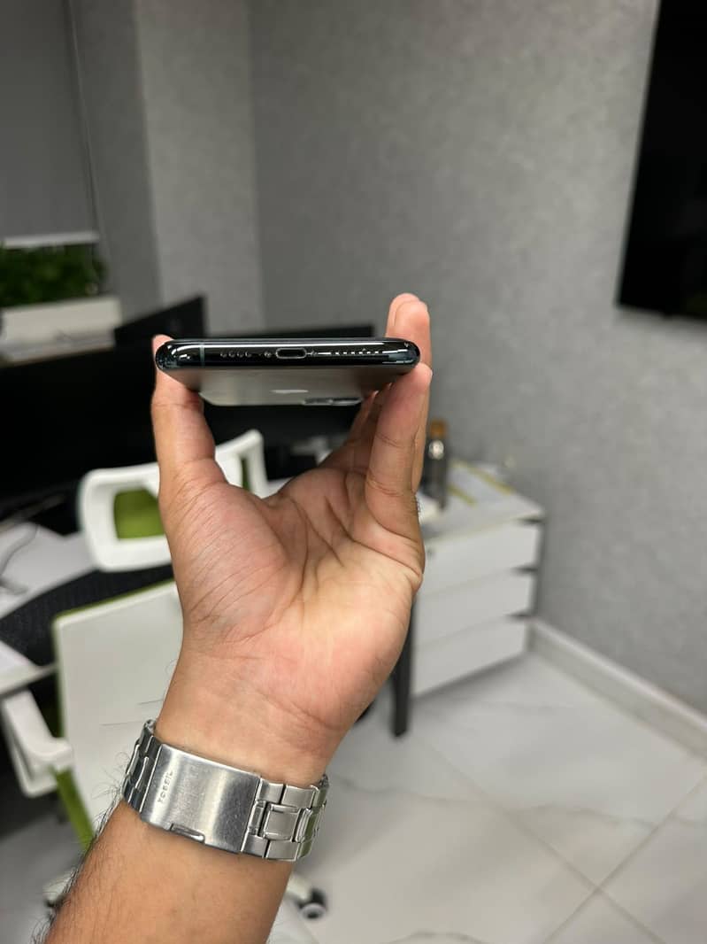 Apple iPhone 11 Pro Max 7