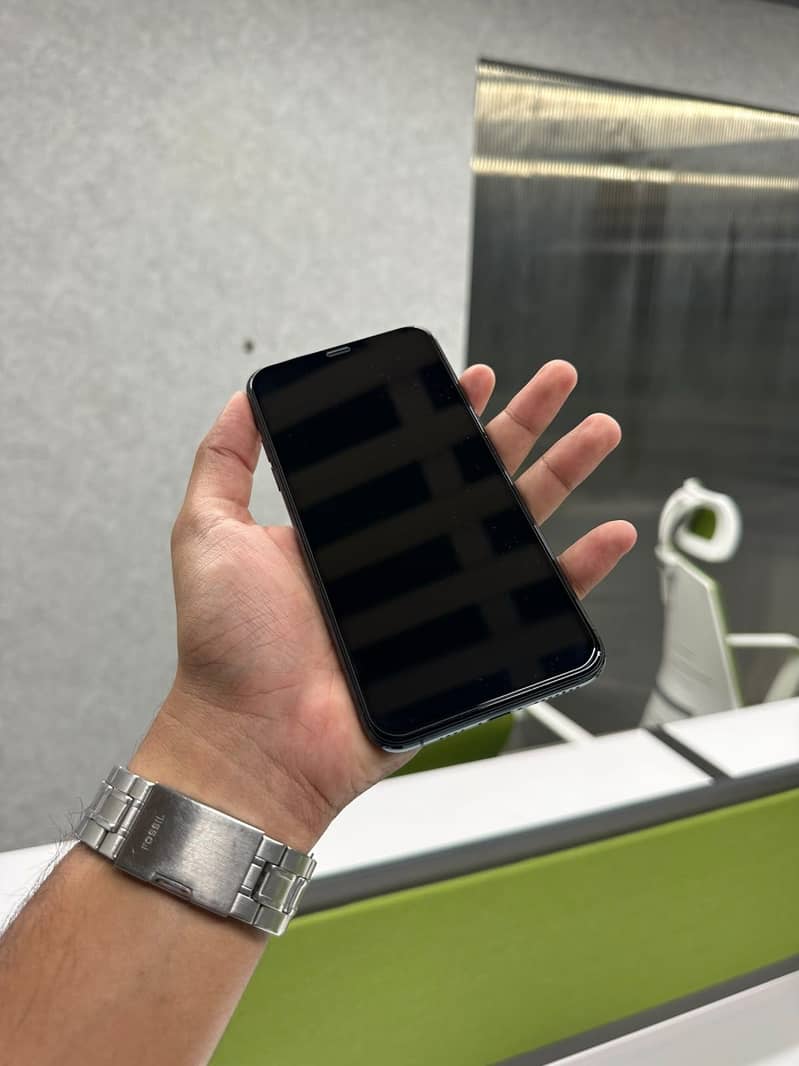 Apple iPhone 11 Pro Max 8