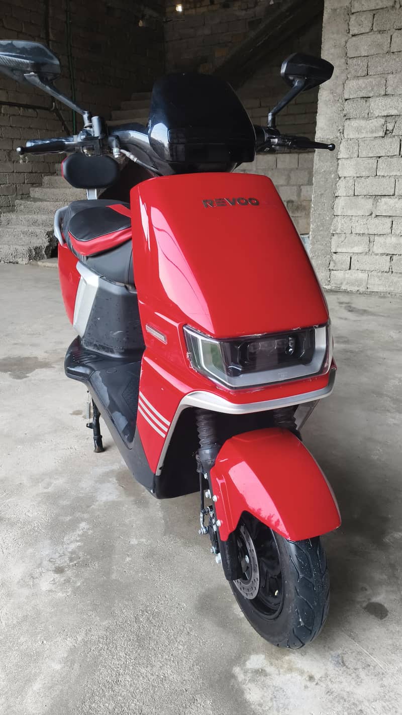 Revoo A12LFP 1