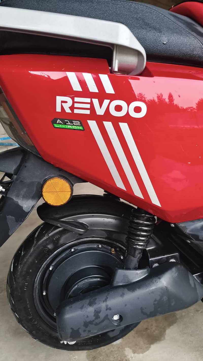 Revoo A12LFP 2
