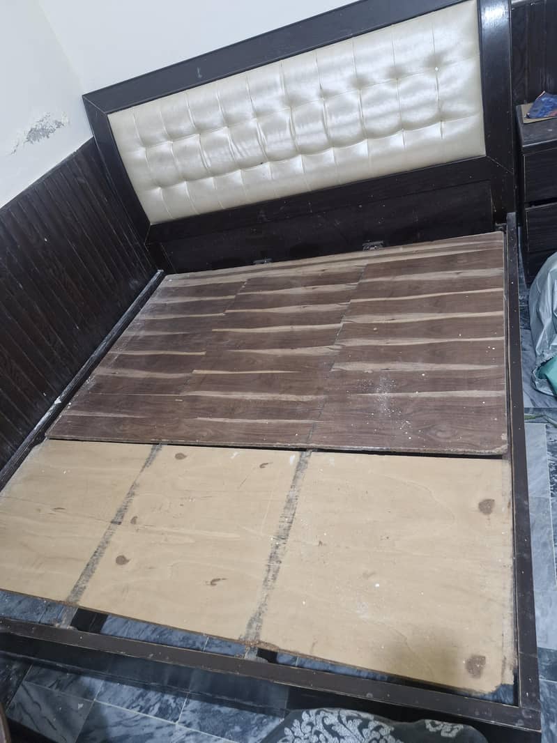 King size bed 1