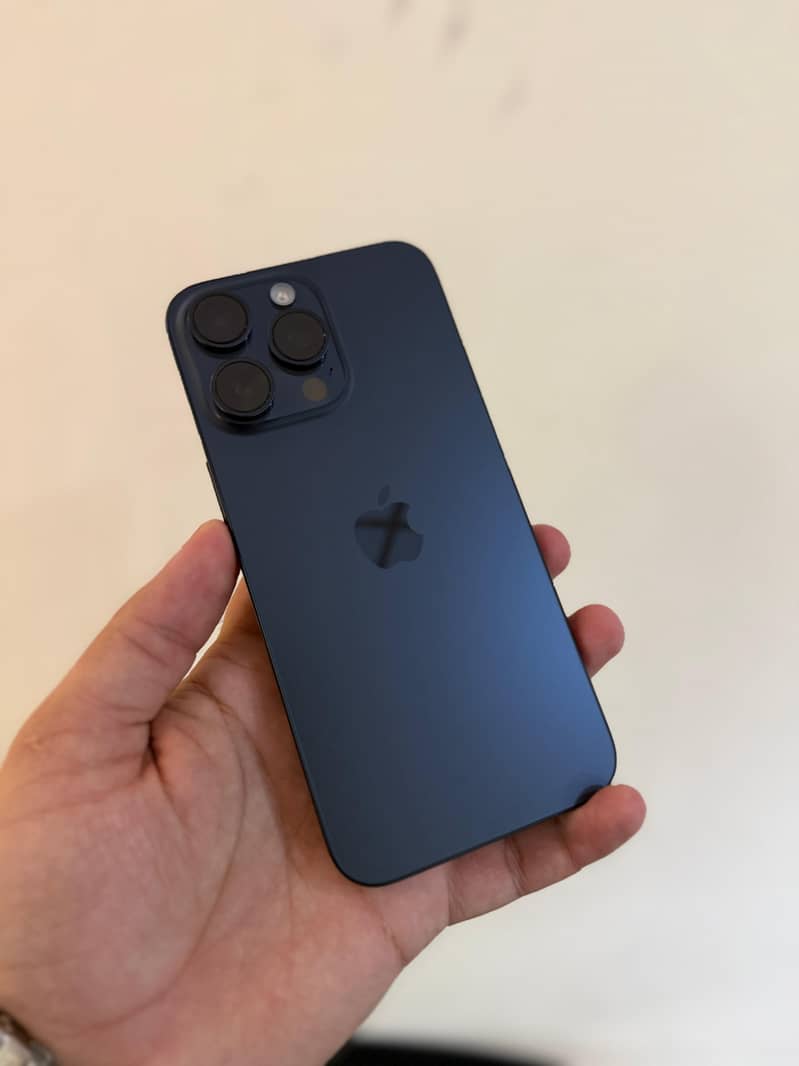 Apple iPhone 15 Pro Max 0