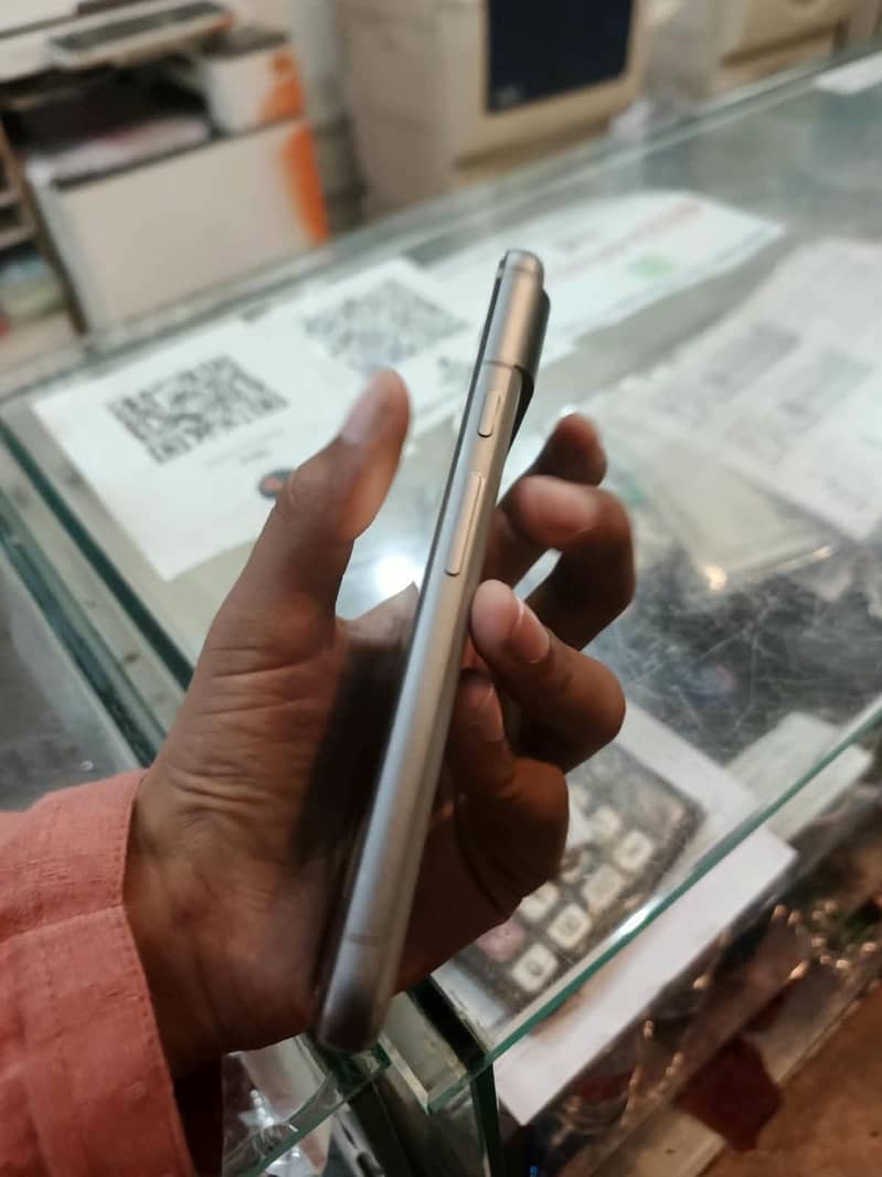 Google Pixel 8 4