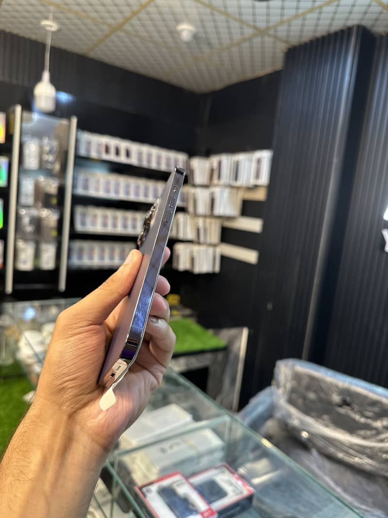 Apple iPhone 14 Pro Max 1
